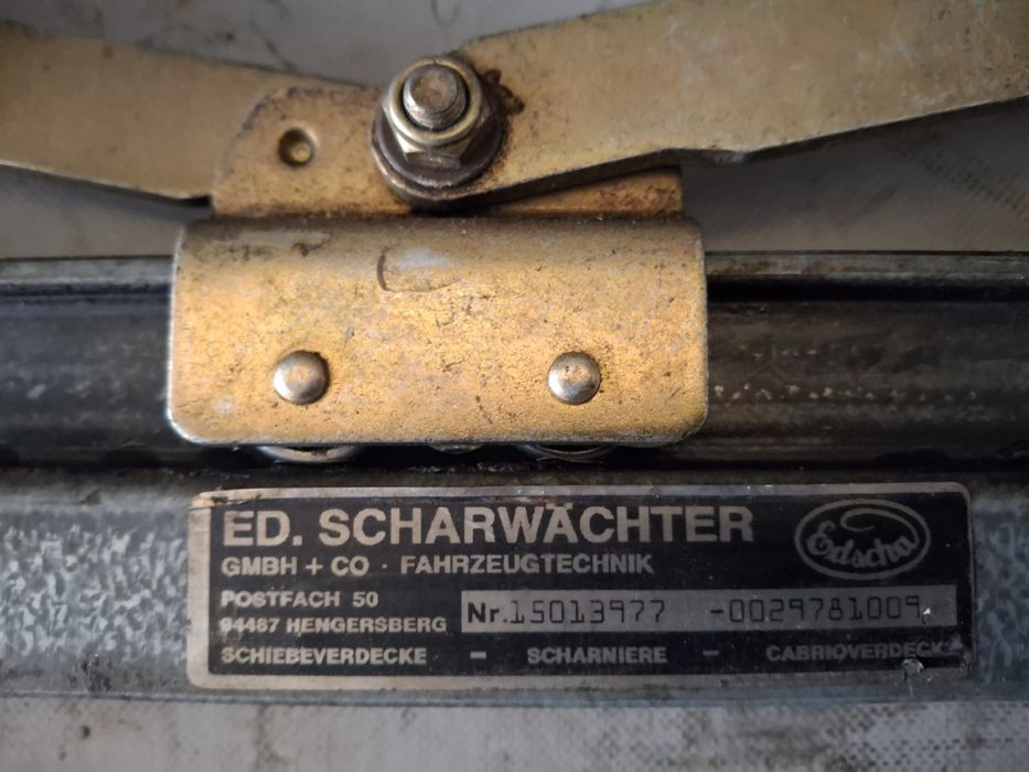 Алуминиева каросерия с горна щора