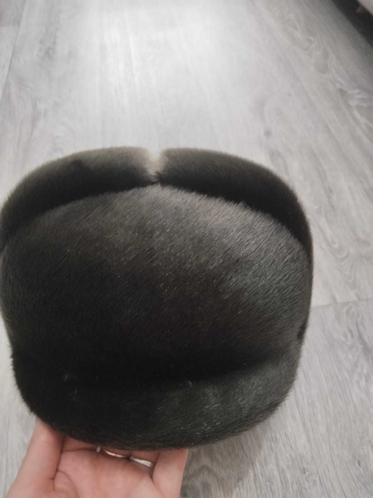 Продам мужскую, нерповую шапку.