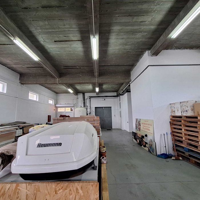 thule Neumann second hand ,lungime 205 cm,latime 80 cm,inaltime 45 cm