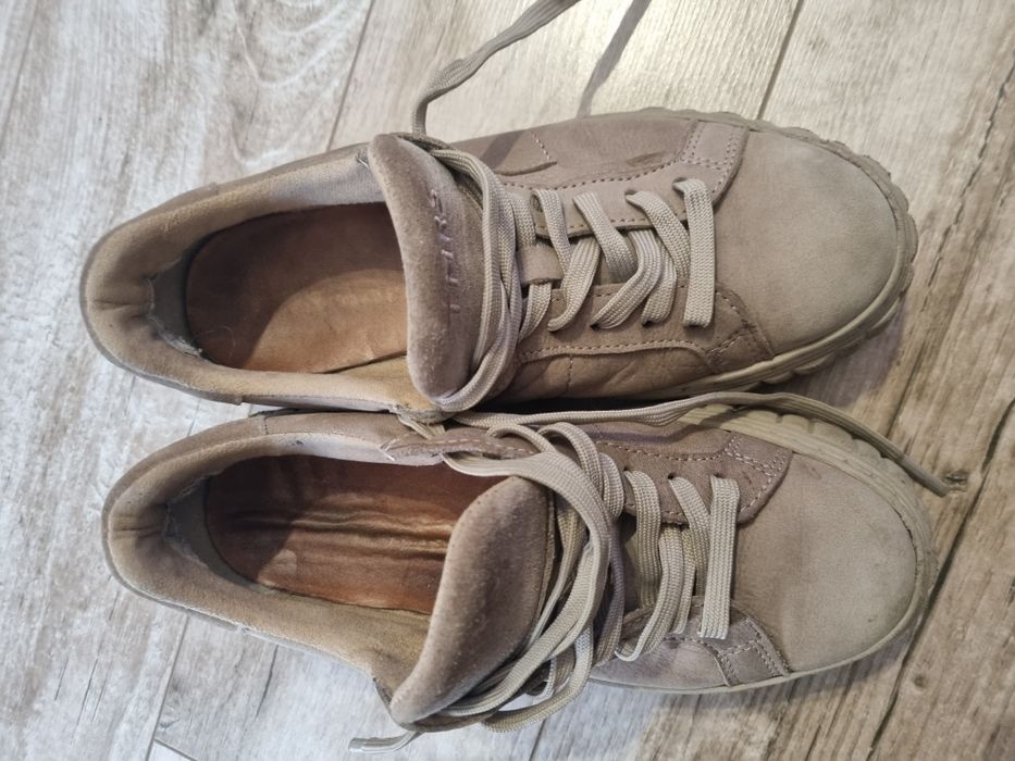 Vând pantofi sport tamaris