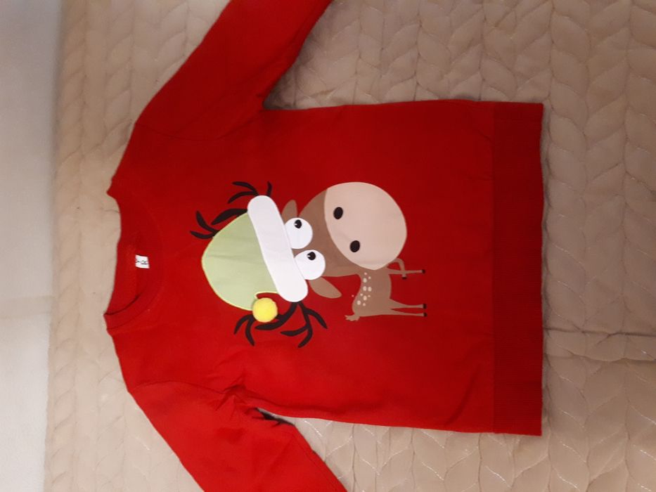 Продам Детскую кофту с новогодней тематикой. Возраст 5 - 6 лет.