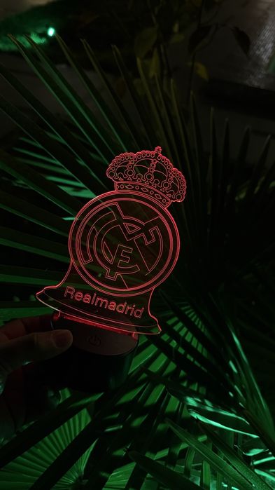 Real madrid logotipi emblemasi 3d tung'i