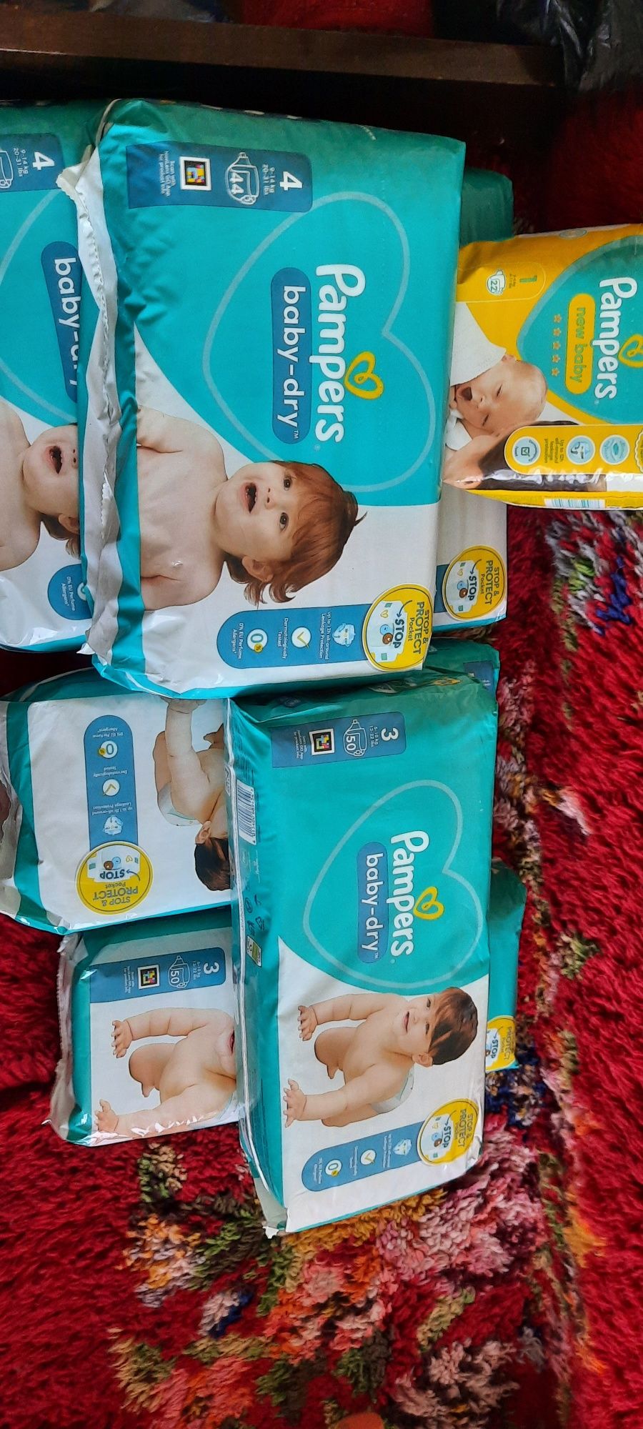 Памперси на марката Pampers