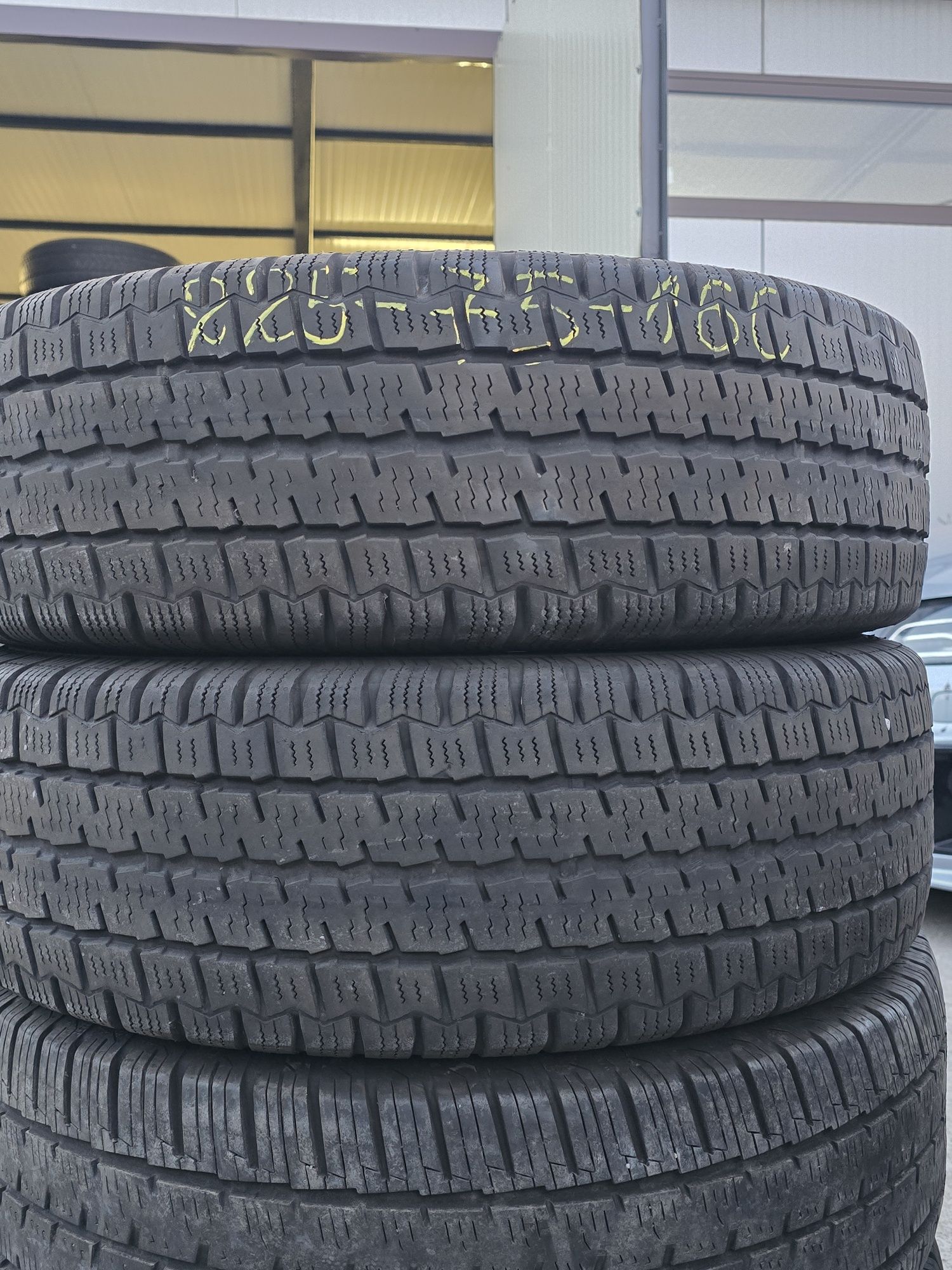 4 Броя Бусови Гуми 225/75/16C Continental 4,5 - 5mm 2018 и 2021DOT
