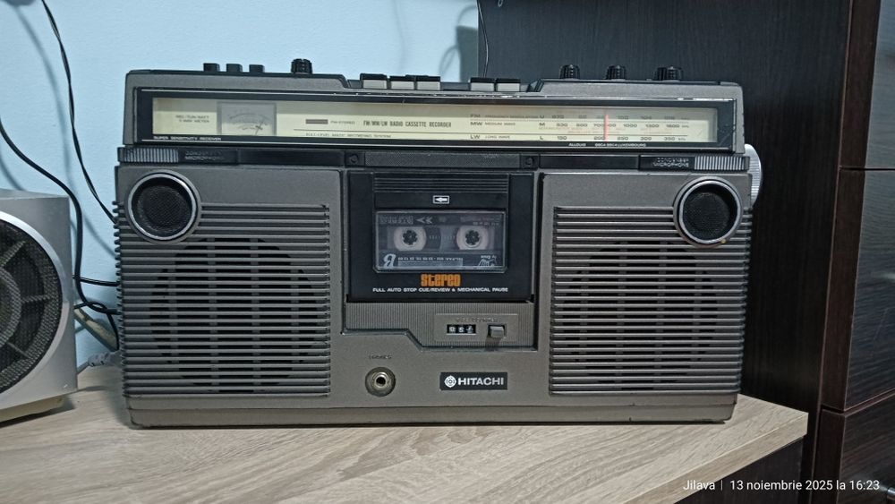 Radiocasetofon Hitachi