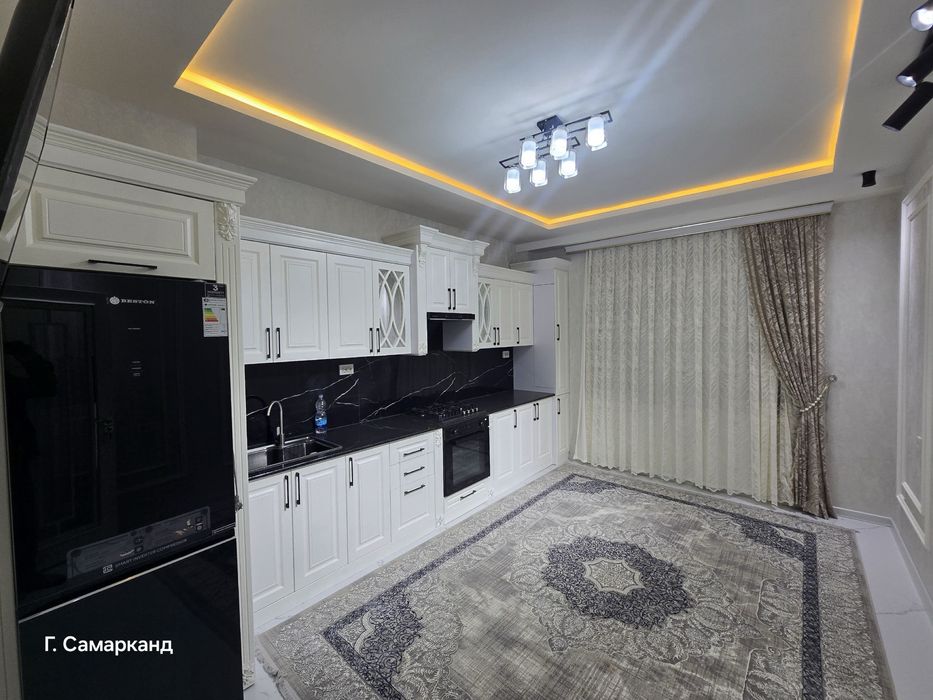 Прлдается 4 комнатная квартира площадью 135 кв.м. По улице Рудаки