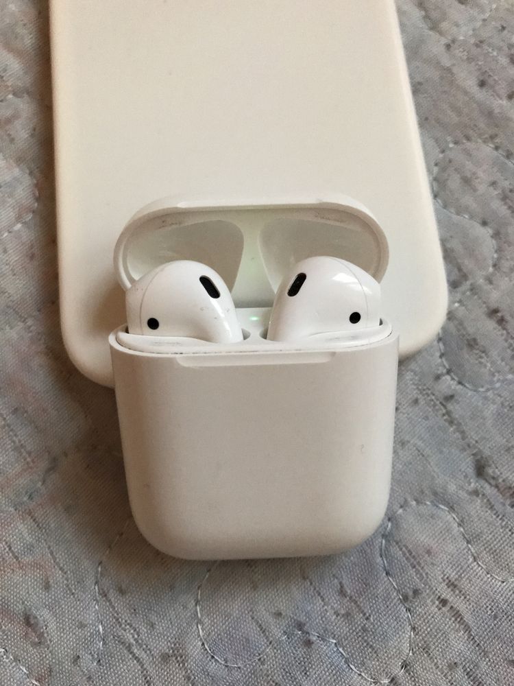 срочно продам AirPods 2-ое поколение