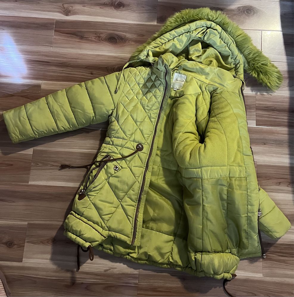 Тёплая куртка для девочки ярко-фисташковая на 10-12 лет