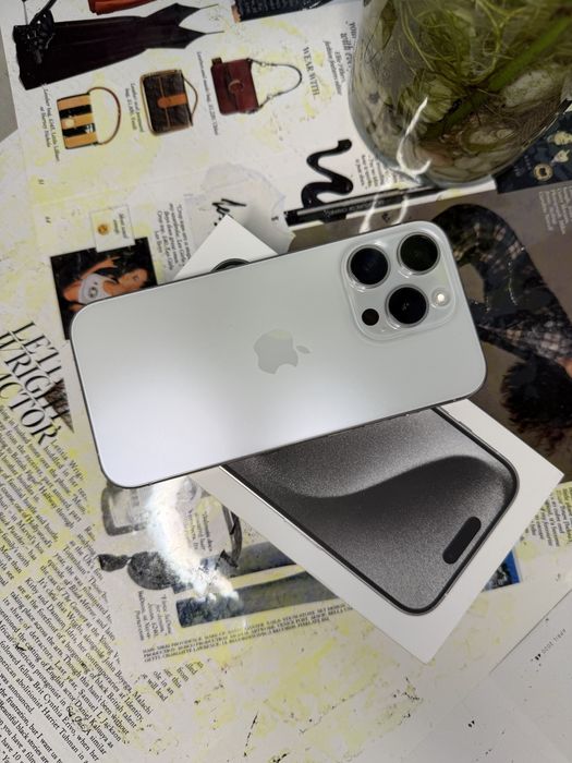 iPhone 15 pro белый  в идеальном состочнии