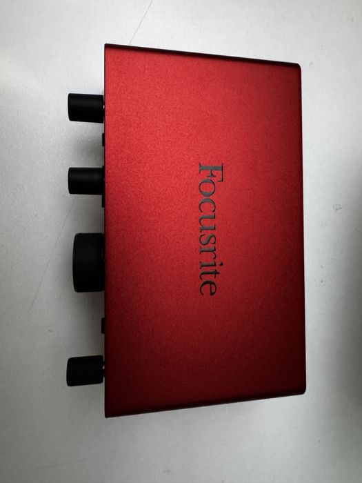 Звуковая аудиокарта Focusrite