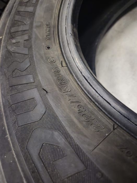 2 anvelope vara Bridgestone 225 75 16C stare buna