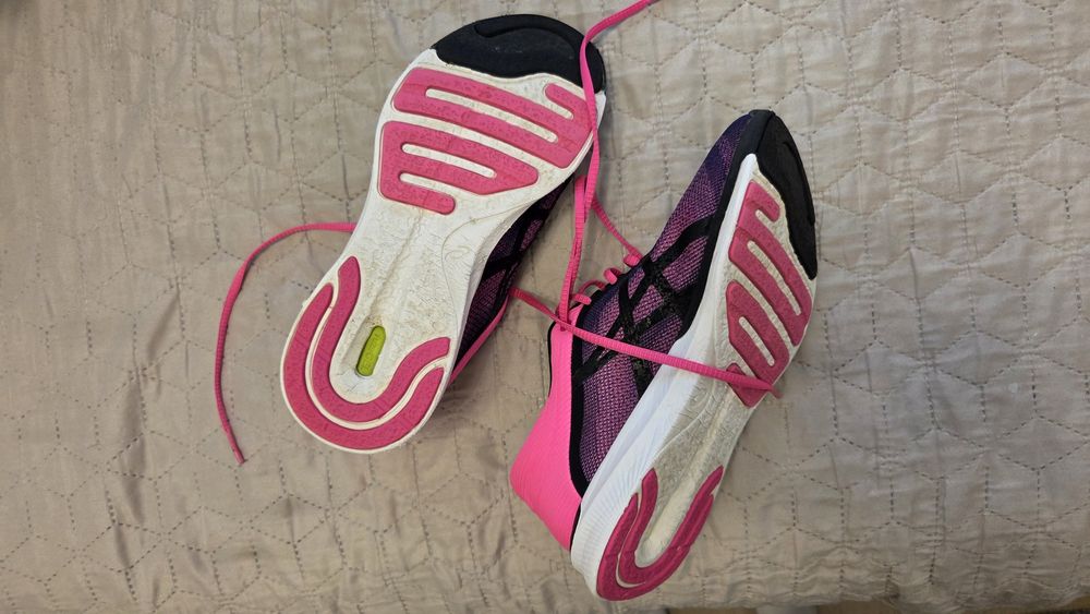 Adidasi Asics in stare foarte buna