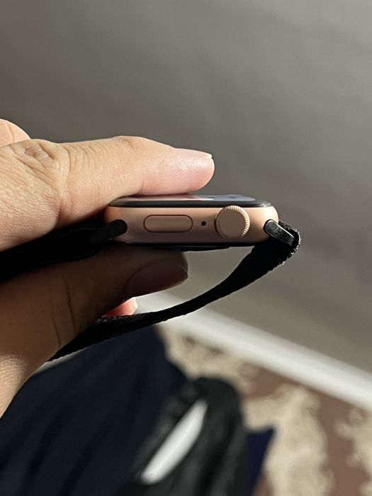 Apple Watch SE 40mm sotiladi ideal!