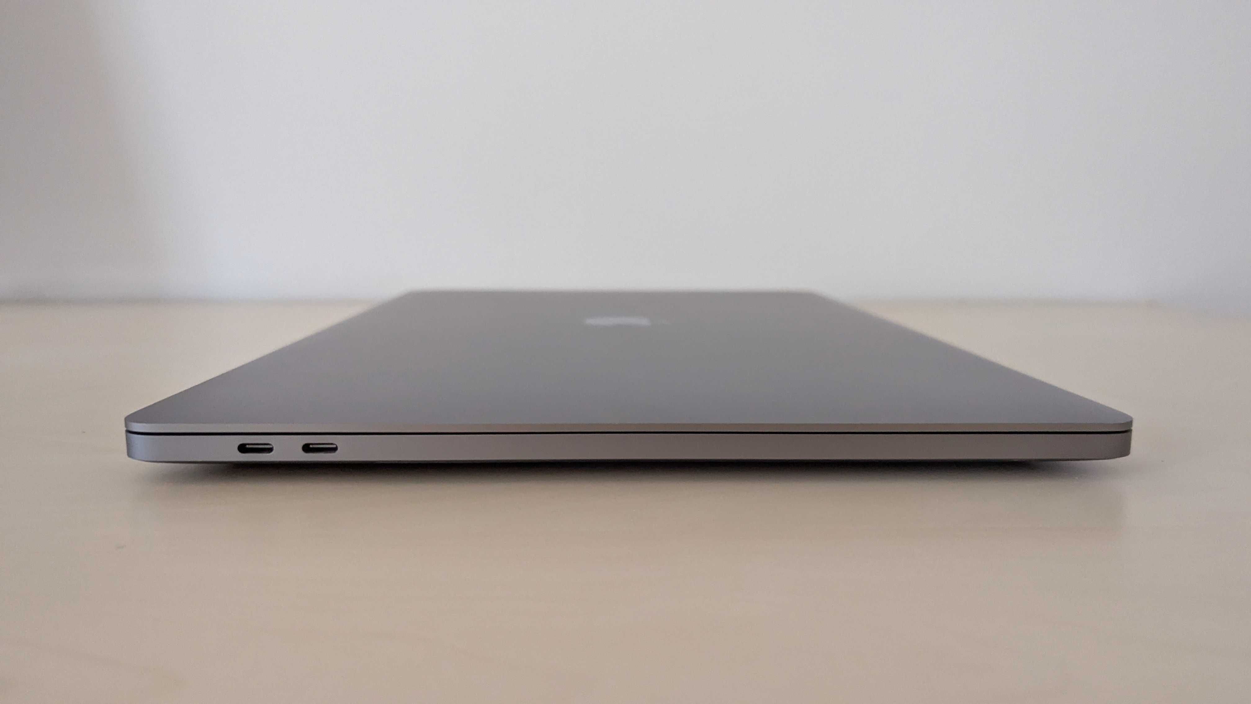 MacBook Pro 16" Core i7 2,6GHz 16GB RAM 500GB SSD (RU keyboard)