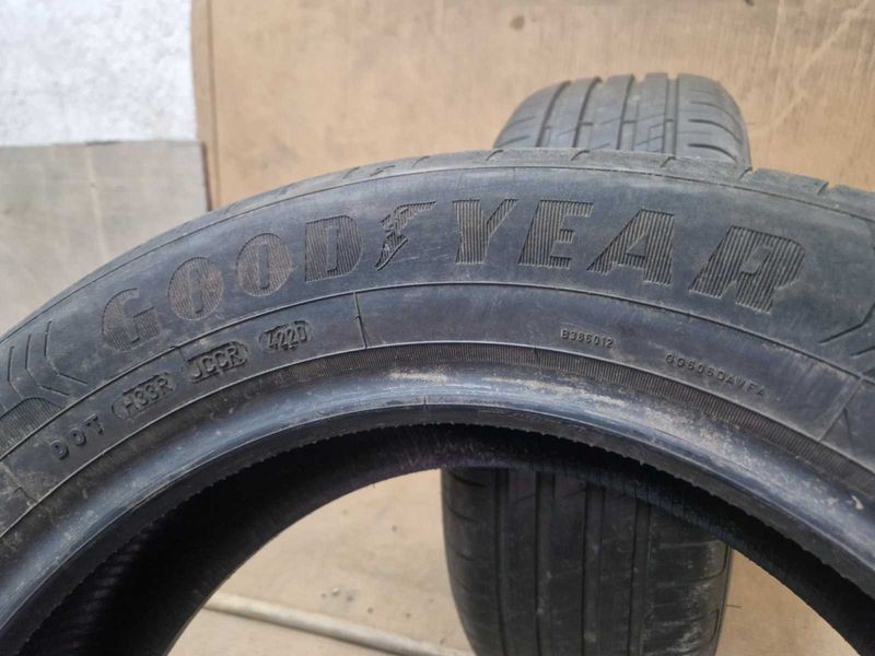 2 Goodyear R17 215/55
летни гуми
DOT4220