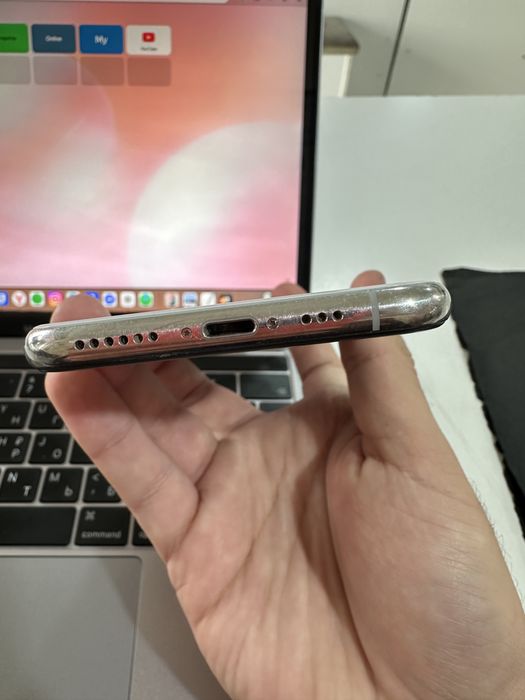 iPhone XS 64GB White