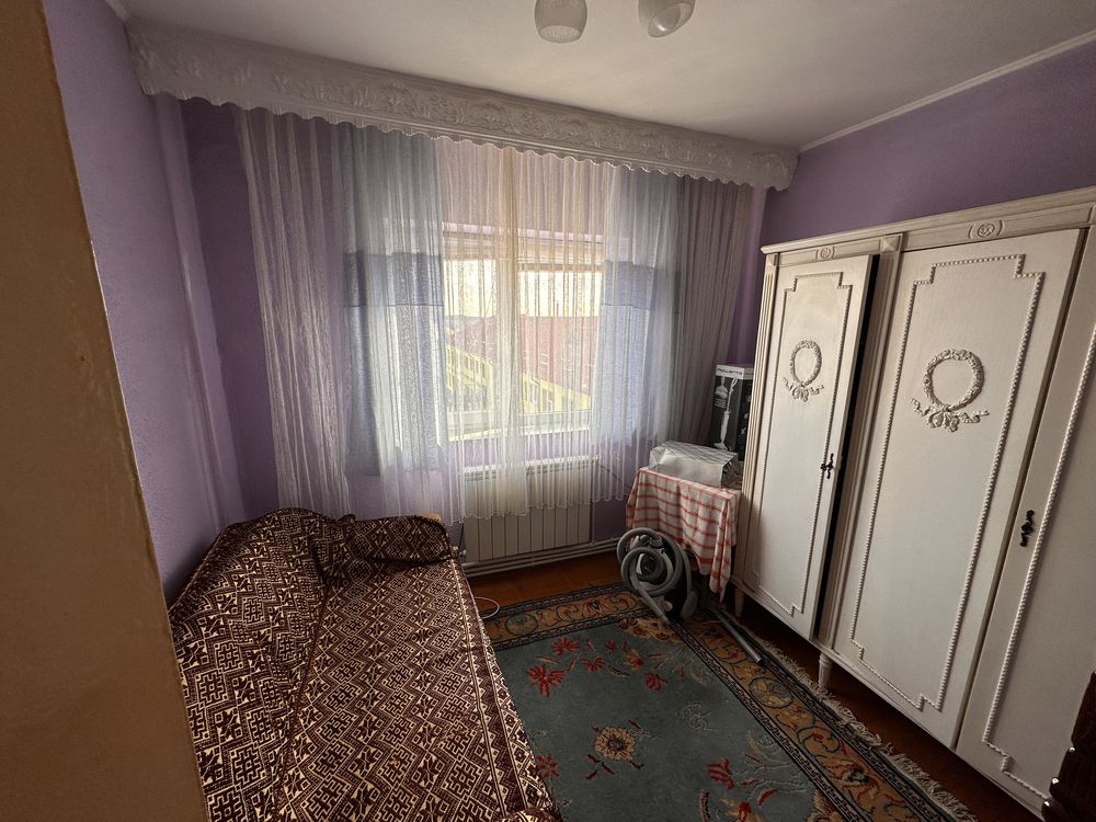 Apartament Central 3 camere + Garaj, 2 bai, decomandat.