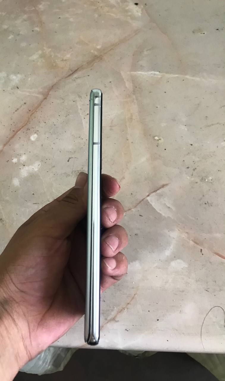 Galaxy 21 + 5g  xotira 256/12 hammasi yaxshi