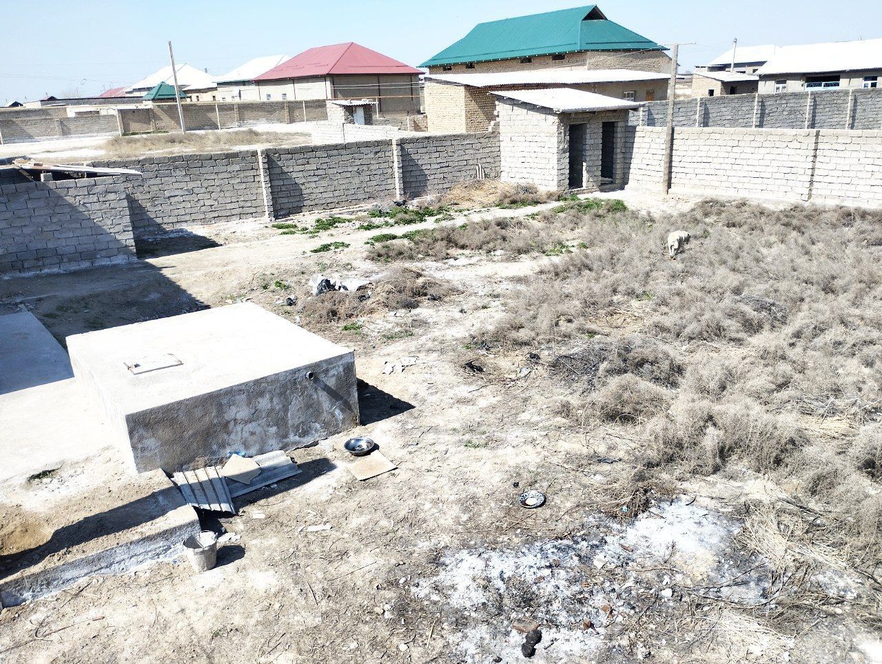 Saroy perondan hovli uy sotiladi