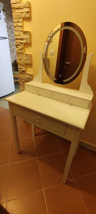 Тоалетка за бижута