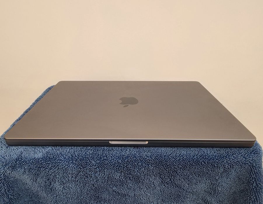 MacBook Pro 16″ M1 Pro / 16 GB / 512 GB + Cutie & Încărcător Original