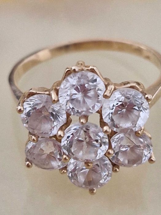 Set bijuterii din aur ( cercei, medalion si inel) greutate 15.8 g.