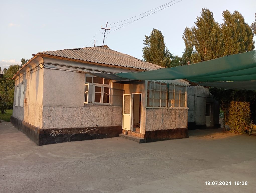 Бустонлик туманида 20 сотих уй сотилади.