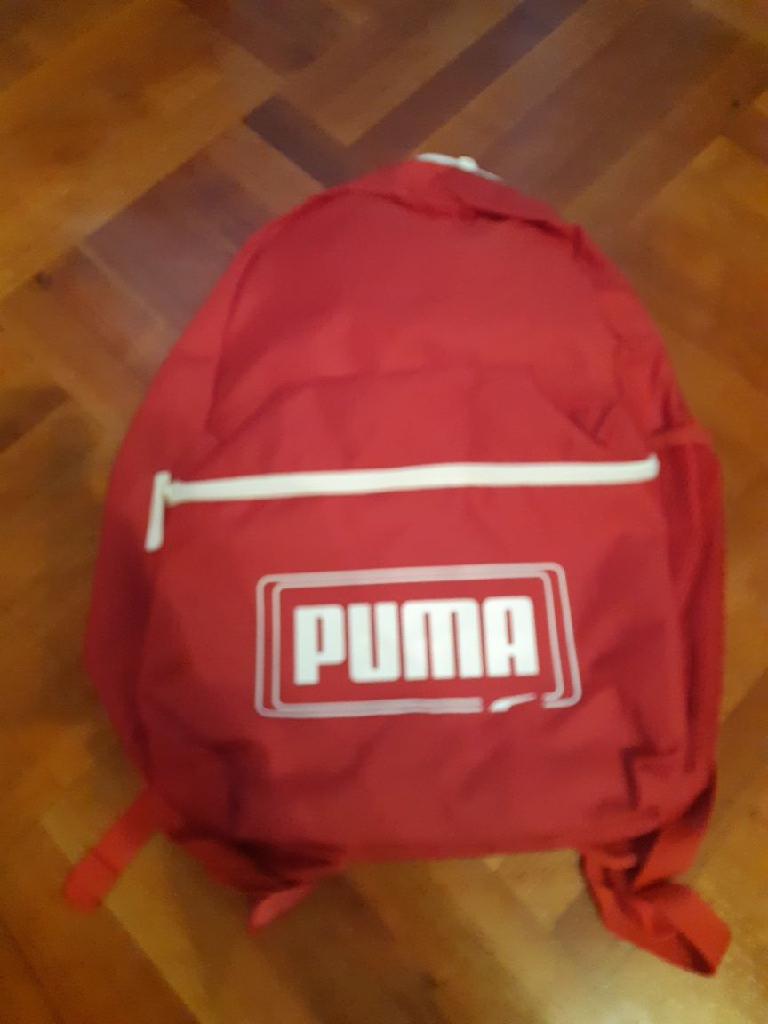 Vând rucsac Puma