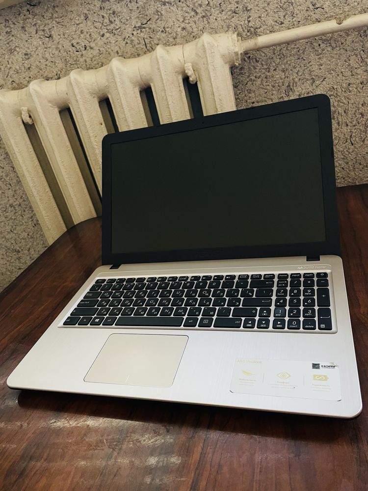 Asus noutbuk holati ideal turibdi nrax arzon