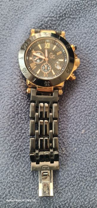 Ceas bărbătesc elvețian placat cu aur colecția de lux de la Guess