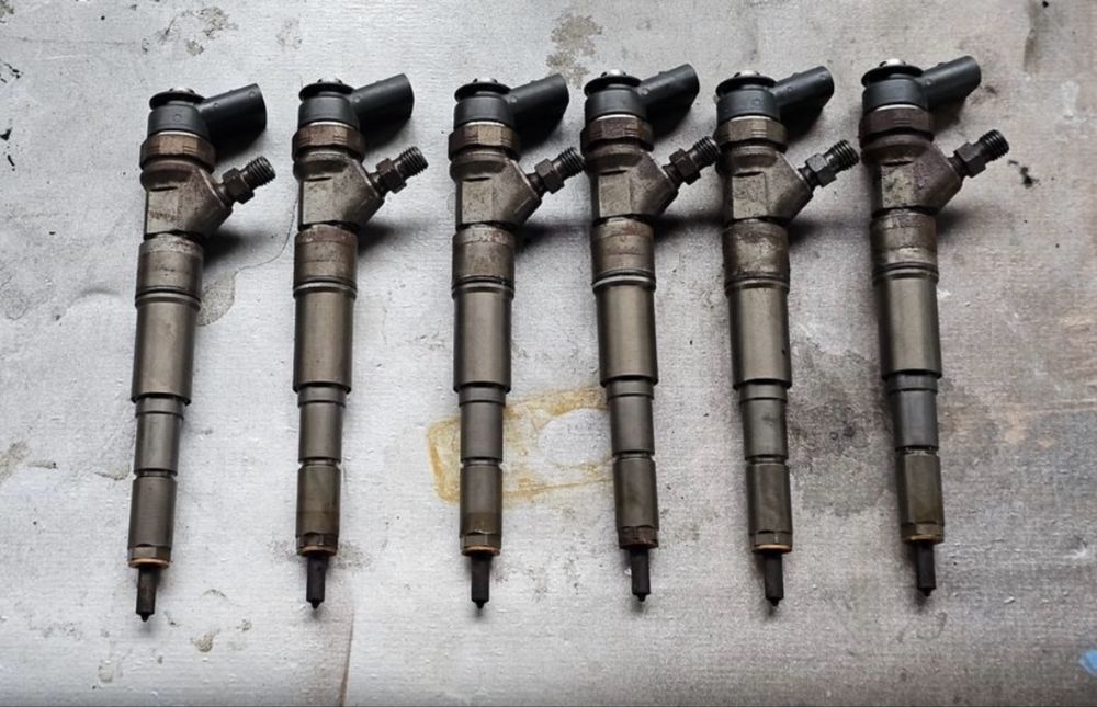 Injectoare / rampa injectoare bmw e 60 2.5 d