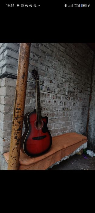 Продам Акустическую Гитару с прекрасным звучанием