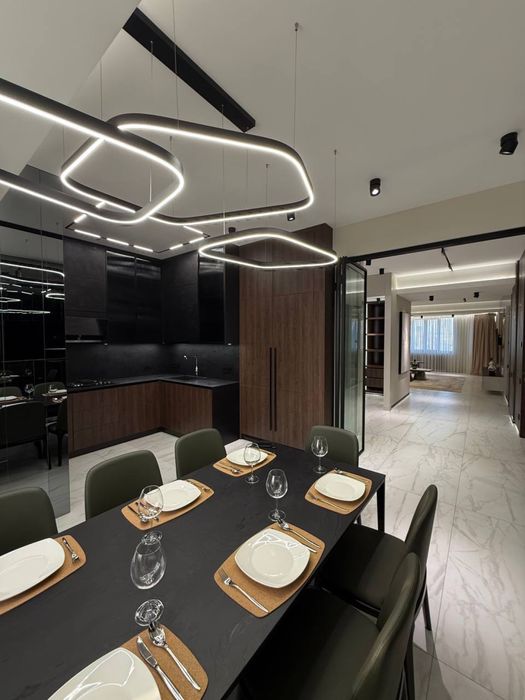 Продаётся КВАРТИРА 3/6/8 на 146м2Банковский дом Ор-р:посольство Японии