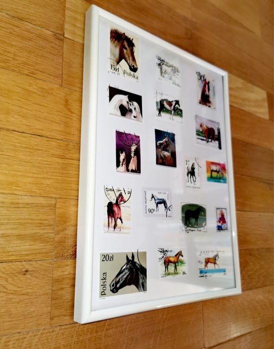 Картина от пощенски марки 17 бр. коне в бяла рамка 20,5 х 28,5 х 2 см
