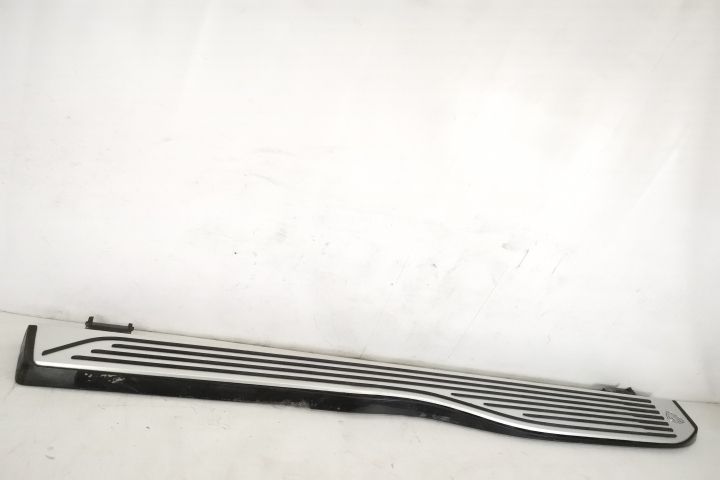 Орнамент праг Тип Стъпало Ляв Оригинален В Добро Състояние Майбах W167