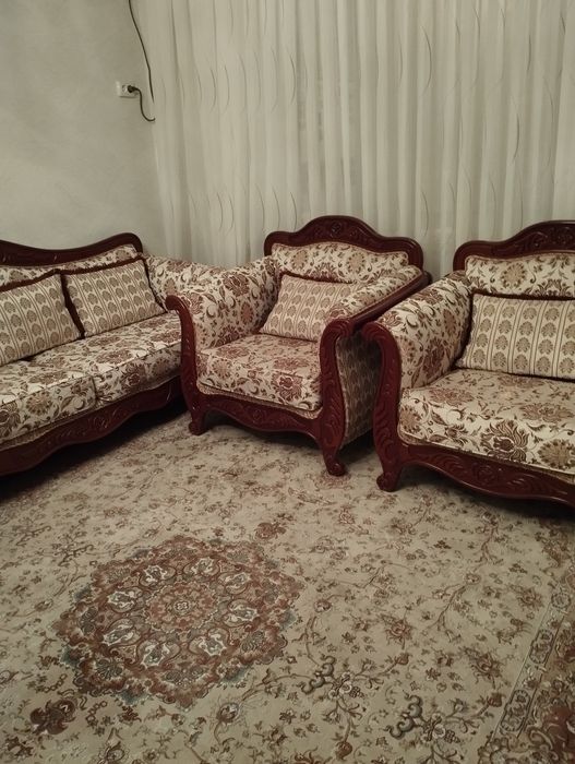 Диван и два кресла