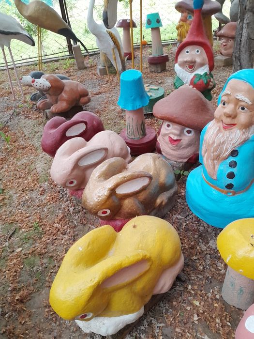 Яркие садовые фигурки: гномы, животные и птицы для украшения участка