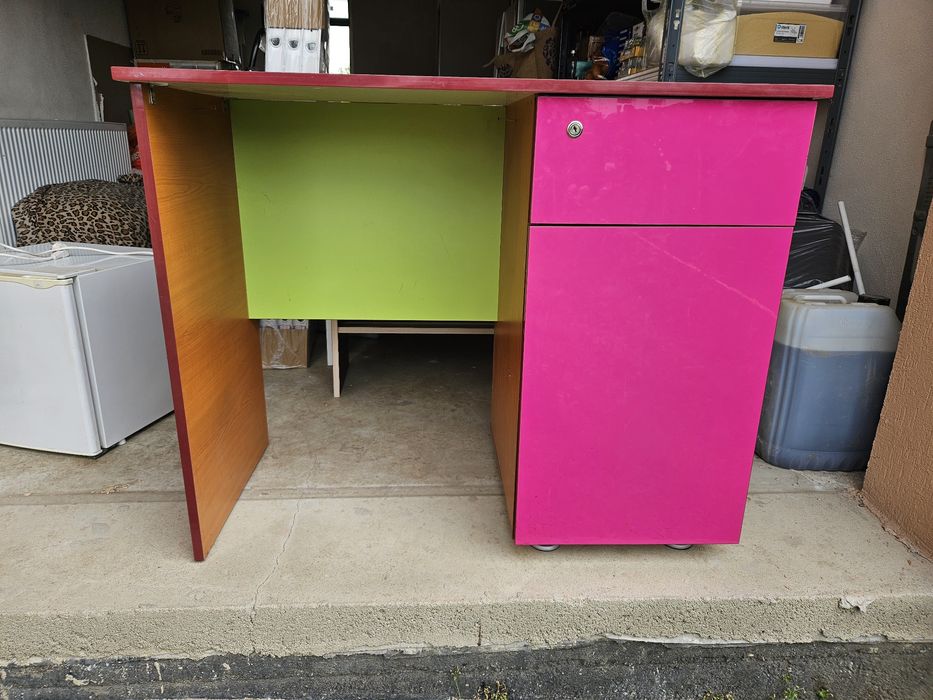 Birou din pal colorat