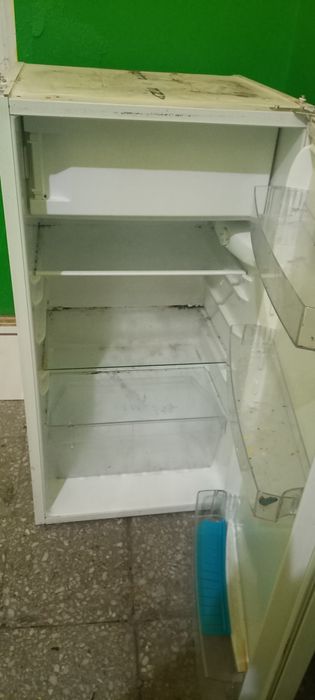 Продавам хладилник Зануси