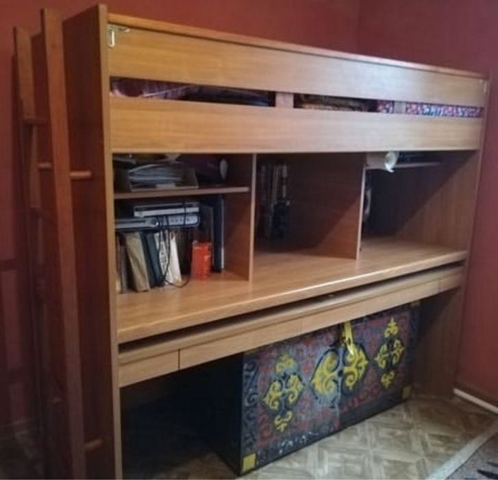 Продам двухярусную кровать