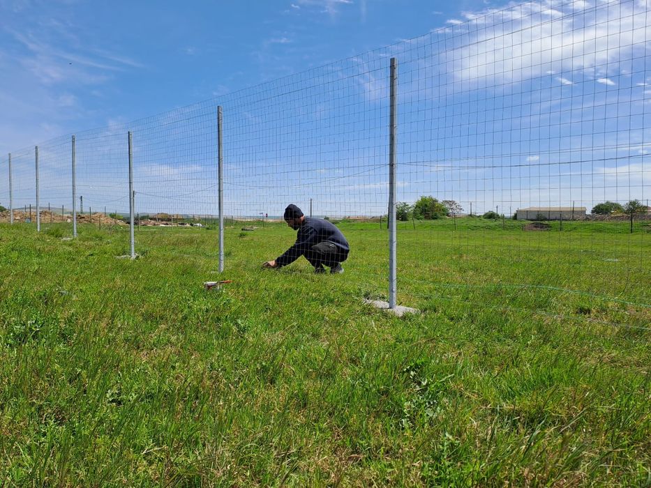 Garduri din plasa bordurata sau la val