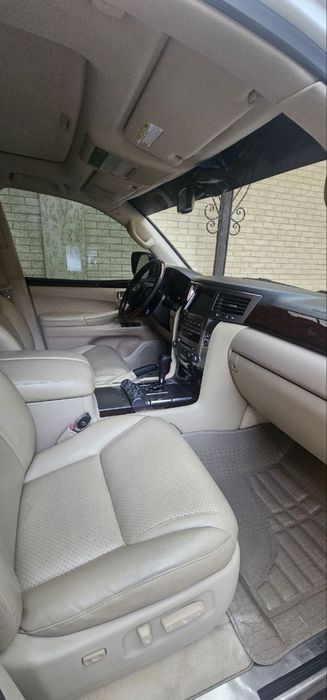 Lexus 570          Restaling 2021  qilingan