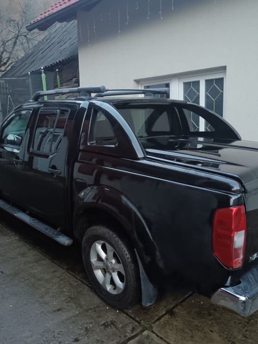 Nissan Navara negru