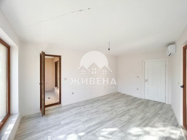 Продавам 3-стаен апартамент (140 кв.м), м-т Кабакум