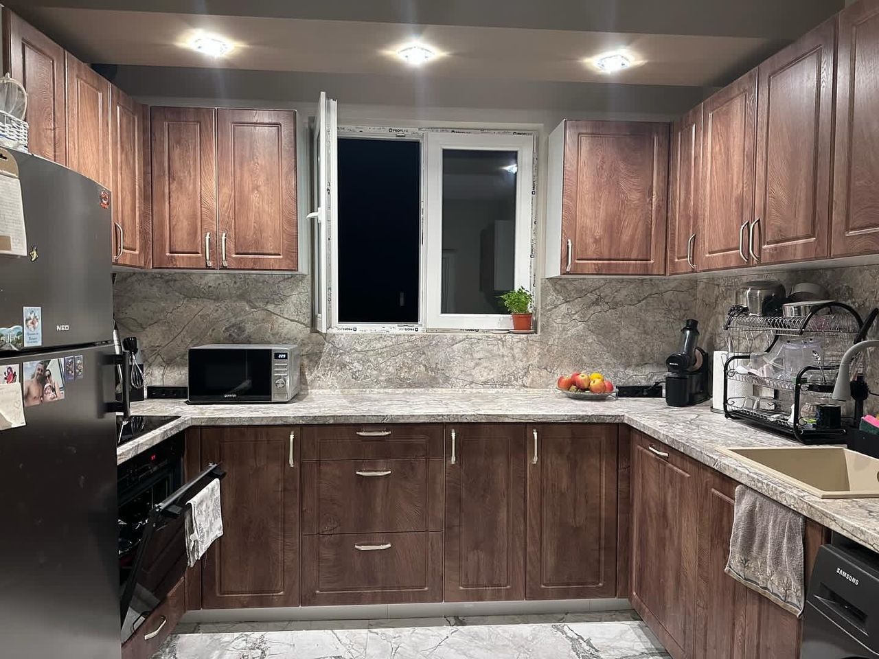 Продава се Тристаен апартамент в Дупница - 70 кв.м за 1286 €/кв.м - Снимка #1