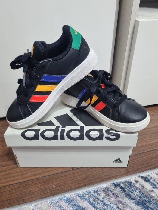Vând adidași Adidas