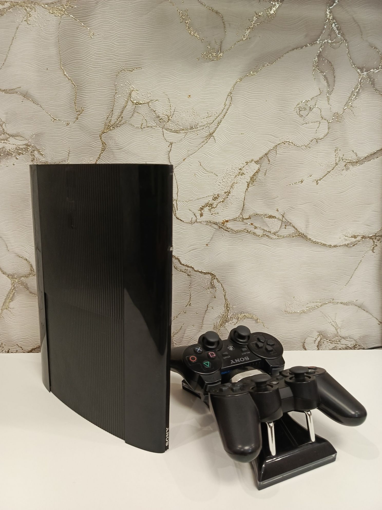 Продам PlayStation 3 Super Slim