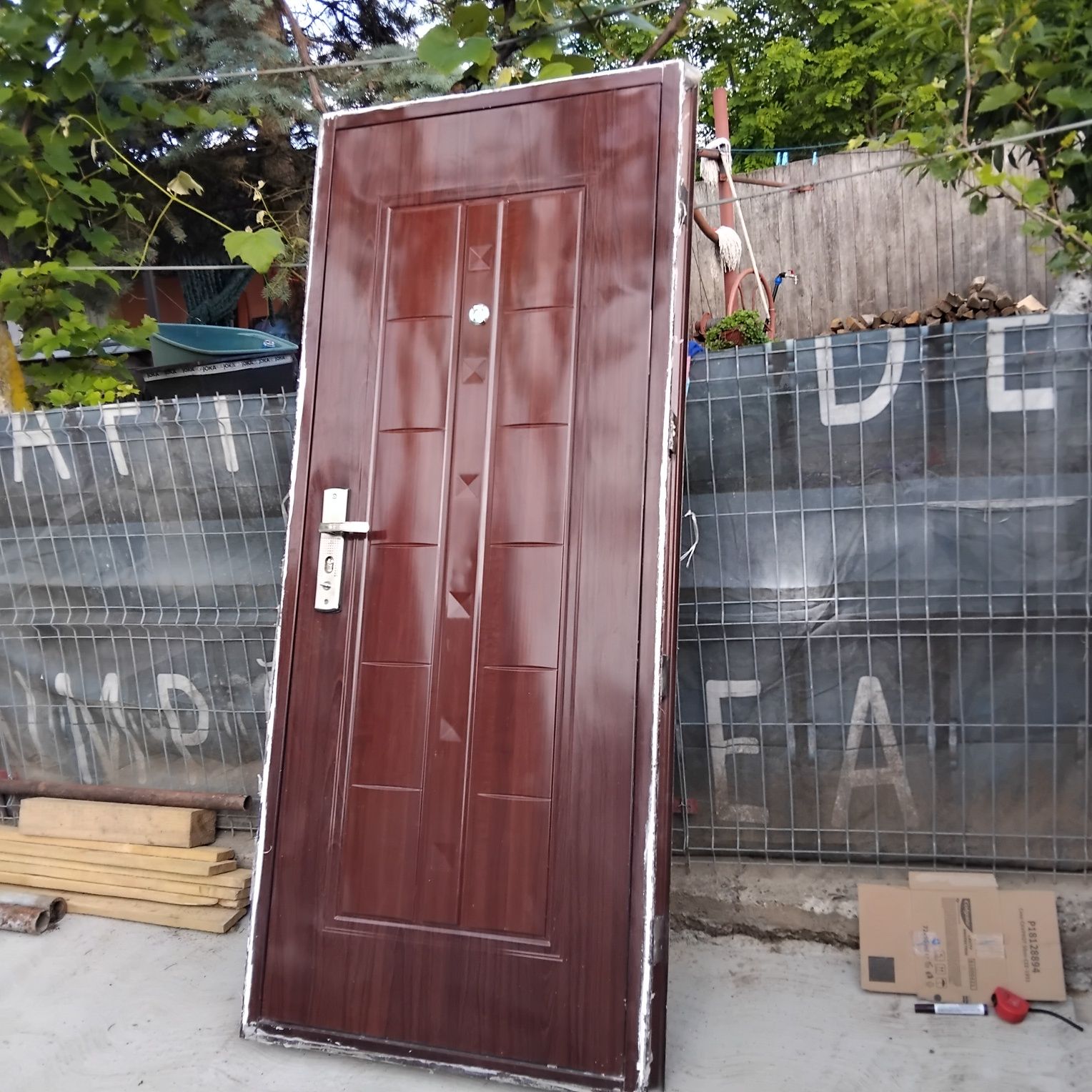 Vînd ușă metalică de exterior / completă cu chei