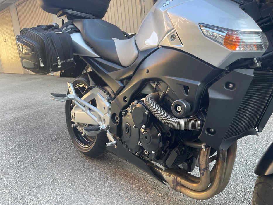 Motocicleta Suzuki GSR 600