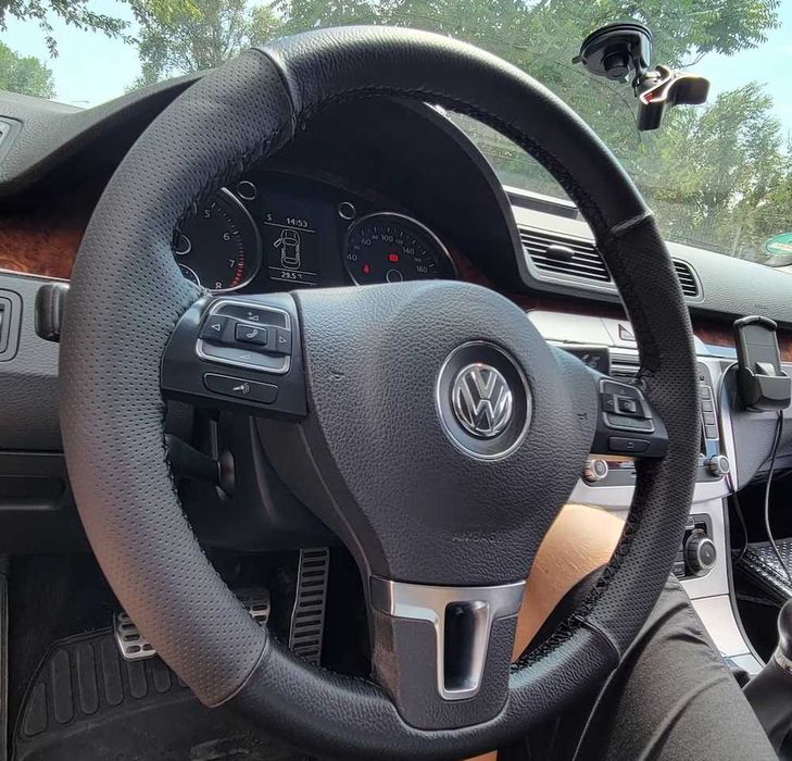Husa volan piele negru 38 cm. pentru VW Passat B7 Golf 6 Tiguan Jetta